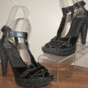 $425 Stuart Weitzman Platform Patent & Rafia Heels T-Strap Sandals Shoes 9.5